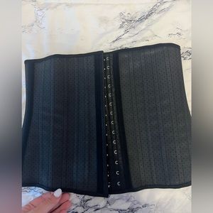 YIANNA waist trainer.